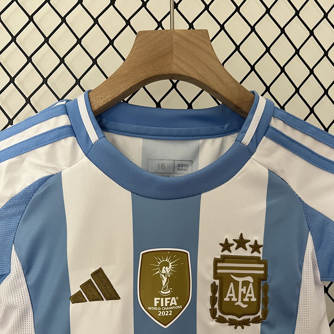 Argentina Casa Conjunto Juvenil 2024 - Patch Fifa Campeões do Mundo 2022